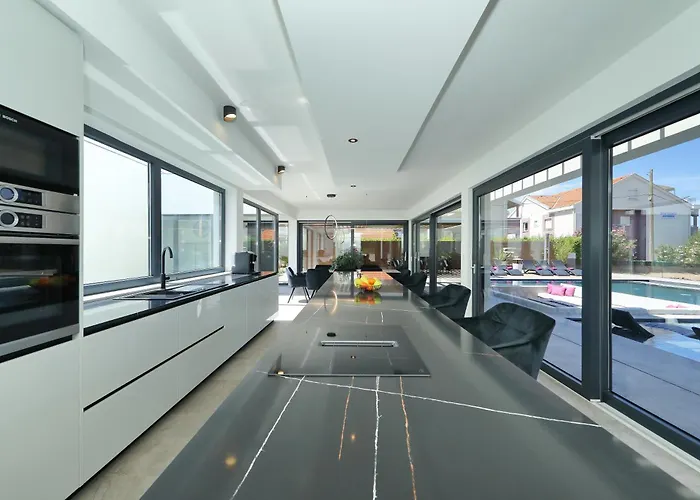 Zatonka Royal * Затон